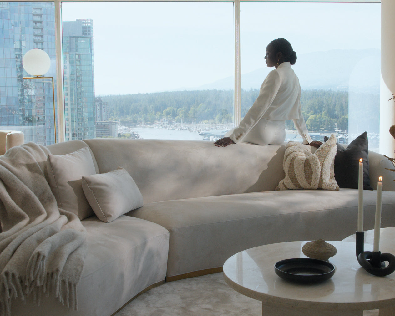 Reya Curved Sectional